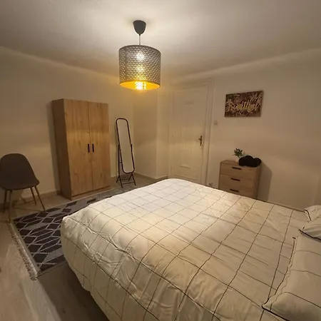 3 - Centre Apartment *